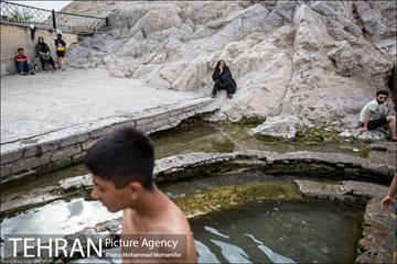 آبتنی تابستانی در چشمه علی 13