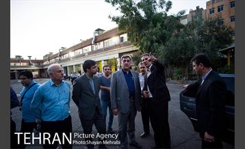 بازدید شهردار تهران از خسارت آتش سوزی اخیر میدان حسن آباد 37