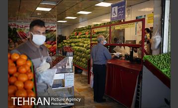 اجرای طرح فاصله گذاری اجتماعی در میدان میوه و تره بار صادقیه 29