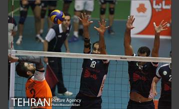دیدار تیم های والیبال سایپا تهران و صالحین ورامین
