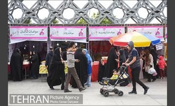 آیین گلاب­گیری «زیارت گل» 19