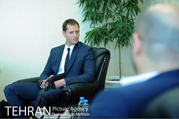 دیدار میهمانان خارجی حاضر در اجلاس جهانی شوراها و شهرداران با رییس مرکز ارتباطات و امور بین الملل شهرداری تهران 3