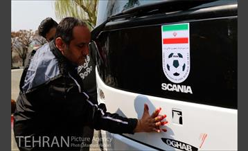 رونمایی از اتوبوس تیم ملی با طرح یوزپلنگ