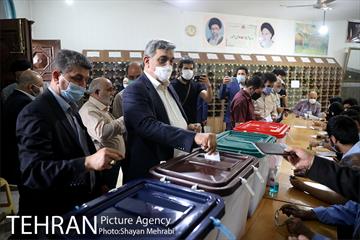 حضور شهردار تهران در انتخابات 1400