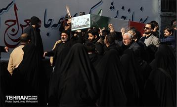 تشییع پیکرهای ۱۰۰ شهید گمنام از مقابل دانشگاه تهران 9