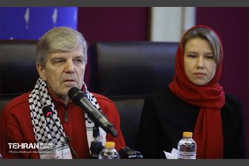 نشست خبری رویداد بین‌المللی طراحی کارتون، کاریکاتور و پوستر هولوساید ۲۰۲۴ 12