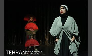 نمایش روزی می بایست می مرد‎ 15