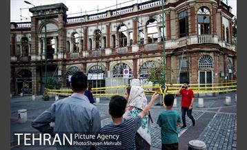 بازدید شهردار تهران از خسارت آتش سوزی اخیر میدان حسن آباد 13