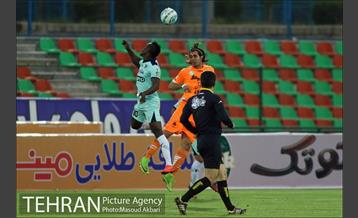 دیدار تیم های فوتبال پیکان تهران و سایپاتهران