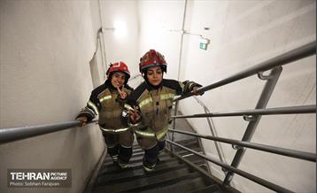 مسابقه پله‌نوردی آتش‌نشانان در برج میلاد 23