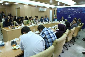 نشست صمیمی معاون اجتماعی و فرهنگی شهرداری تهران با اصحاب رسانه 8