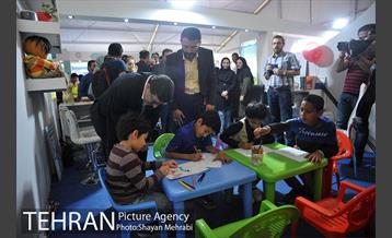 بازدید حسینی مکارم سرپرست شهرداری تهران ار نمایشگاه کتاب 40