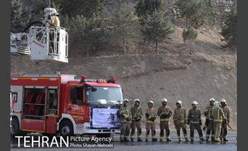 بازدید دکتر نجفی از مانور نیروهای آتش نشانی 2
