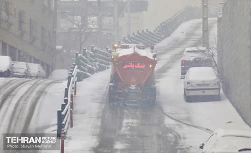 آمادگی نیروهای خدمات شهری در پی بارش‌ برف تهران 1