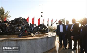 ادای احترام علیرضا زاکانی به مقام حاج قاسم سلیمانی در یادمان شهادت ۲ سردار مقاومت