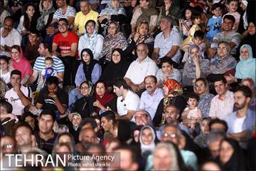 ویژه برنامه شب فیروزه ای در دریاچه شهدای خلیج فارس  14