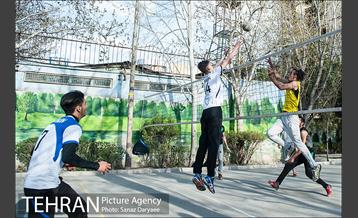 ورزش والیبال در پارک لاله‎ 1