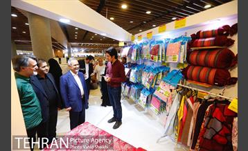 بازدید معاون اقتصادی رئیس جمهور از نمایشگاه زنان و تولید ملی 29