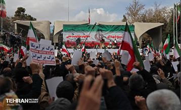 تشییع پیکر ۱۰۰ شهید مردمی و مدافع امنیت در تهران - 1 39