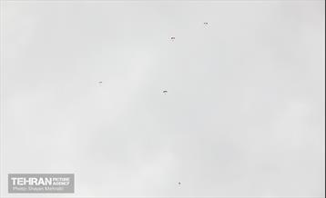 پرش چتربازان از برج میلاد تهران 12