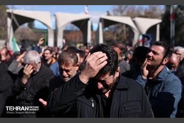 اجتماع مردم تهران در پی شهادت رهبر انقلاب - 1 22