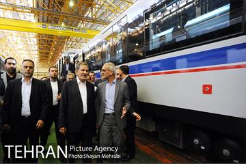 بازدید معاون اول رئیس جمهور به همراه شهردار تهران از کارخانه واگن‌سازی تهران 39