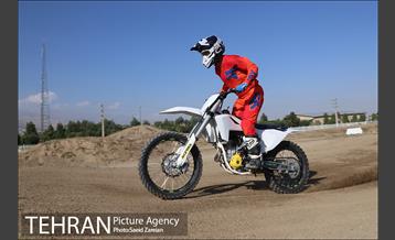 امضاءتفاهم نامه همکاری میان سازمان ورزش شهرداری تهران و فدراسیون موتورسواری و اتومبیلرانی 14