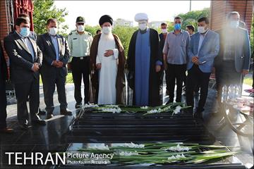 رونمایی از یادمان شهدای گمنام 8