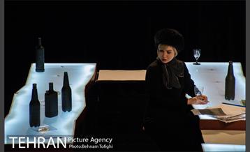 نمایش سه روایت از زندگی‎ 17