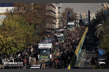 تشییع پیکرهای ۱۰۰ شهید گمنام از مقابل دانشگاه تهران 26