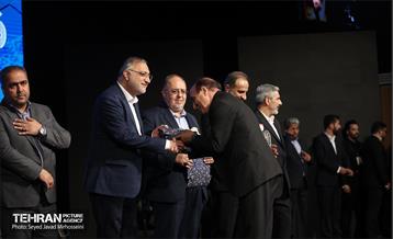 آیین گرامیداشت مقام شامخ معلم و تجلیل از معلمان نمونه منطقه ۱۷  20