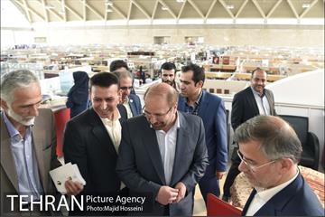 بازدید شهردار تهران از نمایشگاه کتاب در مجموعه شهر آفتاب 9