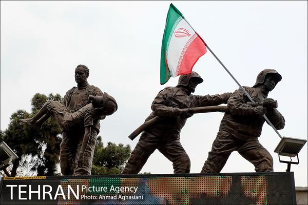 ادای احترام تهرانی ها به شهدای آتش نشان پلاسکو 14