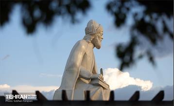 رونمایی از تندیس مولانا در میدان محمدیه 7