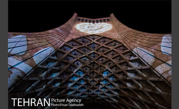 سیمرغ صلح بر برج آزادی 14