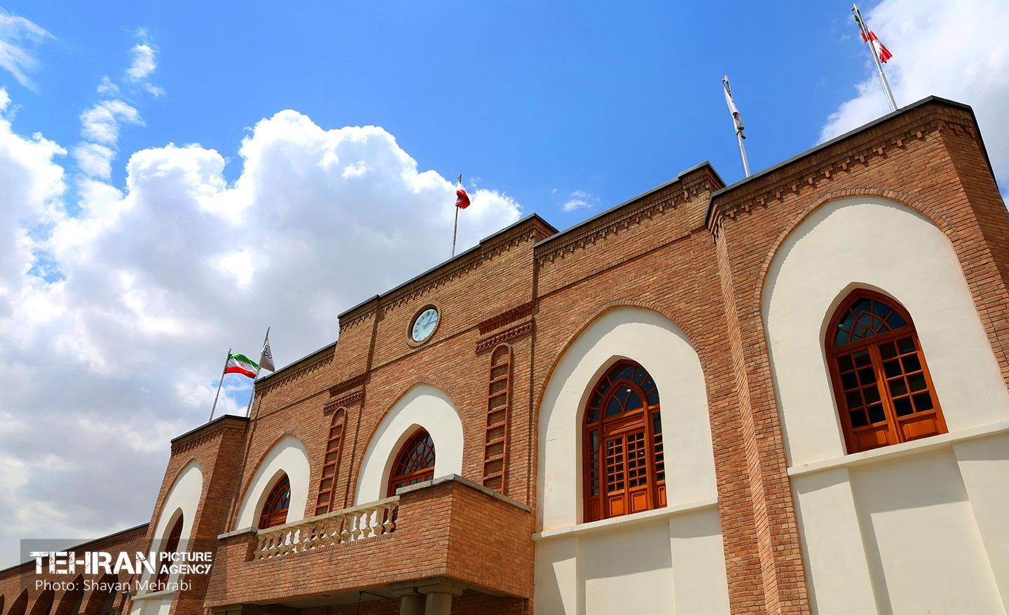 چراغ «خانه شهر» روشن است