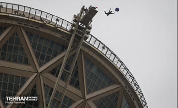 پرش چتربازان به مناسبت روز جمهوری اسلامی 17