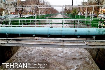 بازدید مدیران شهری از لایروبی و رسوب زدایی شبکه جمع آوری آبهای سطحی 33