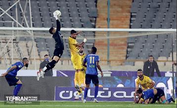 دیدار تیم‌های فوتبال استقلال و سپاهان 32