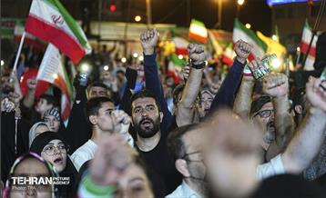 آیین بدرقه زائر اولی‌ها به‌ سوی عتبات عالیات در میدان انقلاب 40
