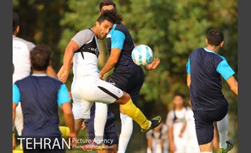 دیدار دوستانه نفت تهران - پاراگ