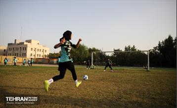 آکادمی فوتبال بانوان 20