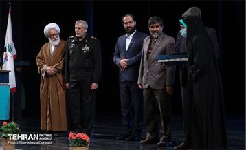 آیین تجلیل از ناشران آثار مادران و همسران شهید 7