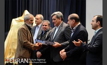 تجلیل از خبرنگاران و عکاسان عرصه دفاع مقدس با حضور شهردار تهران 39