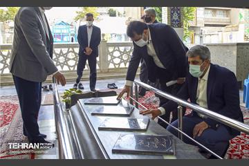 بازدید معاون هماهنگی امور مناطق از منطقه 17