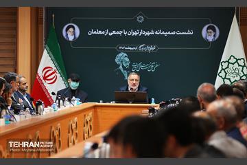 نشست صمیمانه شهردار تهران با جمعی از معلمان 8