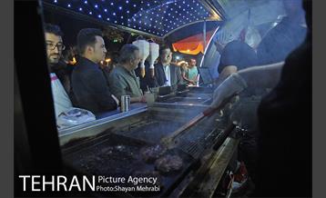 سرپرست شهرداری تهران و رئیس مرکز ارتباطات و امور بین الملل شهرداری تهران در بازدید از فعالیت‌های شبانه شهرداری و زندگی شبانه مردم تهران 8