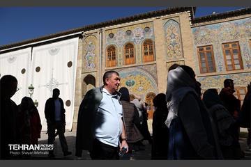 نمایشگاه «رخ دوست»تور تهرانگردی وابستگان نظامی سفارتخانه‌های خارجی مقیم تهران 36