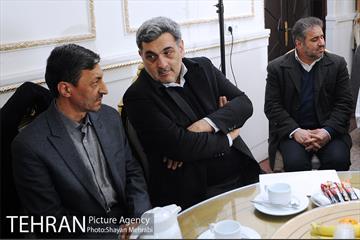 نشست صمیمانه شهردار تهران با خانواده های شهدای آتش نشان و آسیب دیدگان حادثه ساختمان پلاسکو 12