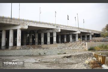 بازدید دانشجویان از پروژه مقاوم‌سازی پل تقاطع بزرگراه همت و رودخانه کن 21